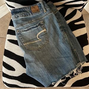 American eagle distressed denim shorts